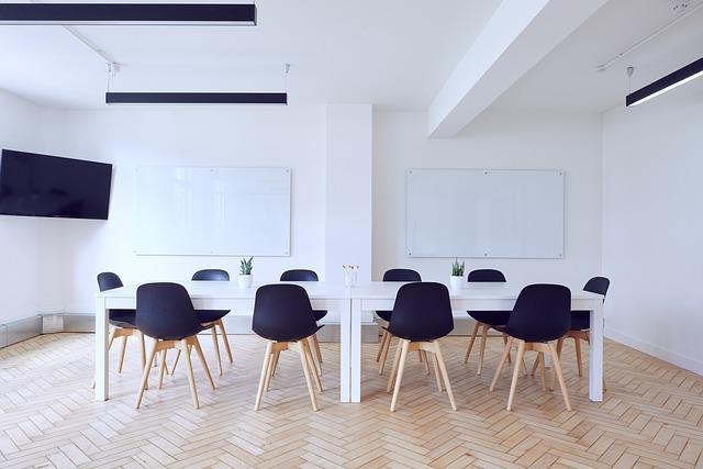 How Many People Can Sit At An 8-foot Table? Choosing The Right Table